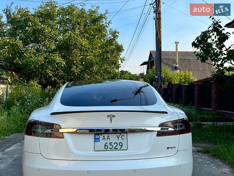 Ліфтбек Tesla Model S 2012 в Києві