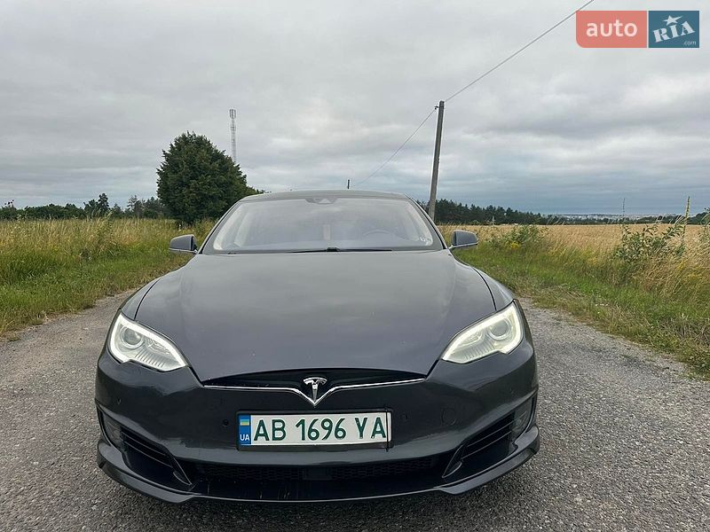 Ліфтбек Tesla Model S 2015 в Вінниці