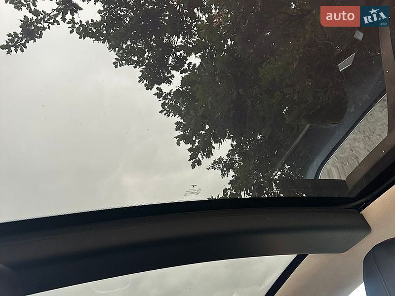 Ліфтбек Tesla Model S 2015 в Вінниці