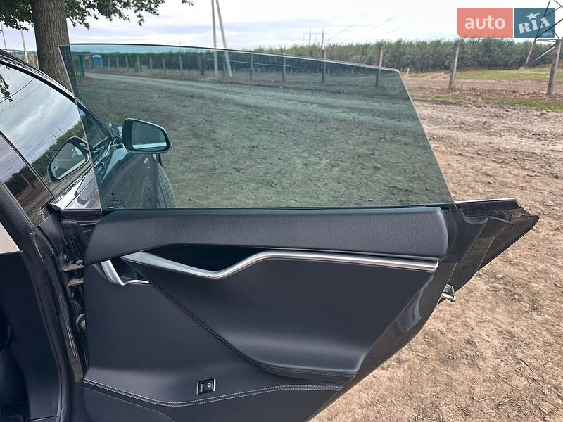 Ліфтбек Tesla Model S 2015 в Вінниці