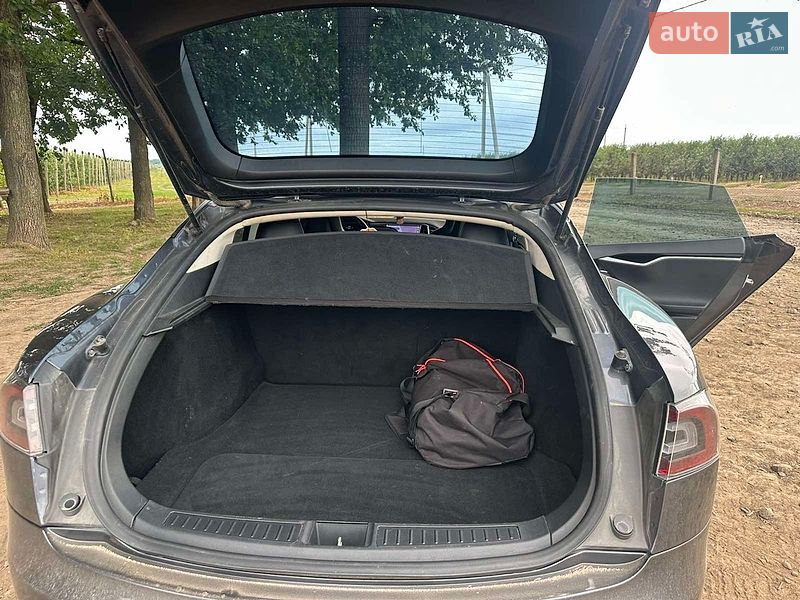 Ліфтбек Tesla Model S 2015 в Вінниці