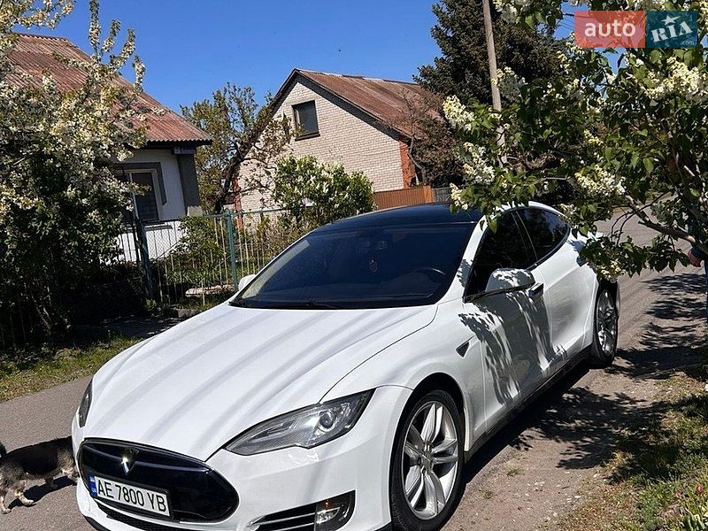Tesla Model S 2014