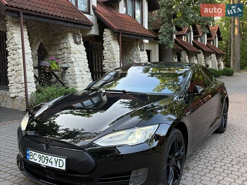 Лифтбек Tesla Model S 2015 в Львове