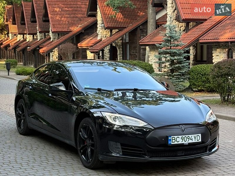 Лифтбек Tesla Model S 2015 в Львове