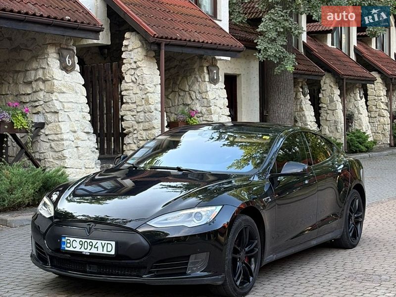 Ліфтбек Tesla Model S 2015 в Львові фото 3 Ліфтбек Tesla Model S 2015 в Львові