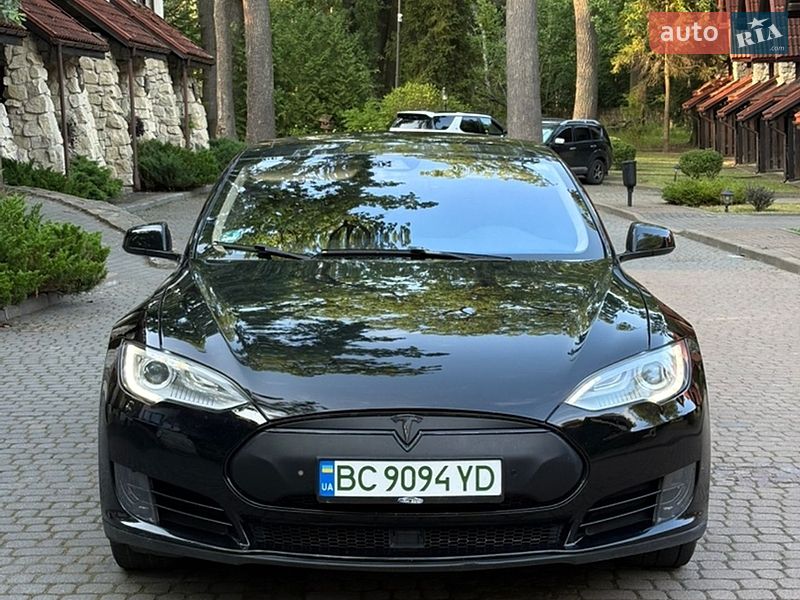 Лифтбек Tesla Model S 2015 в Львове
