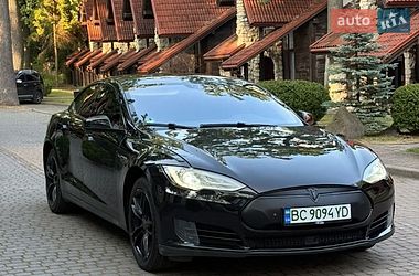 Лифтбек Tesla Model S 2015 в Львове