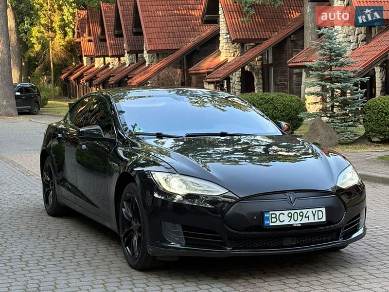 Лифтбек Tesla Model S 2015 в Львове
