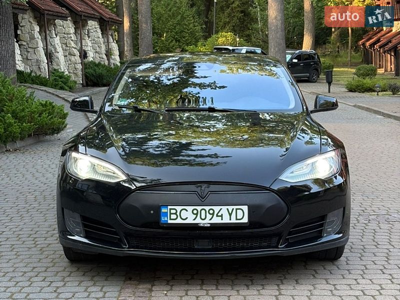 Лифтбек Tesla Model S 2015 в Львове