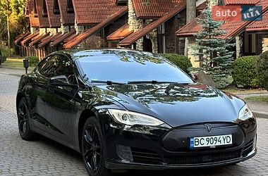 Лифтбек Tesla Model S 2015 в Львове