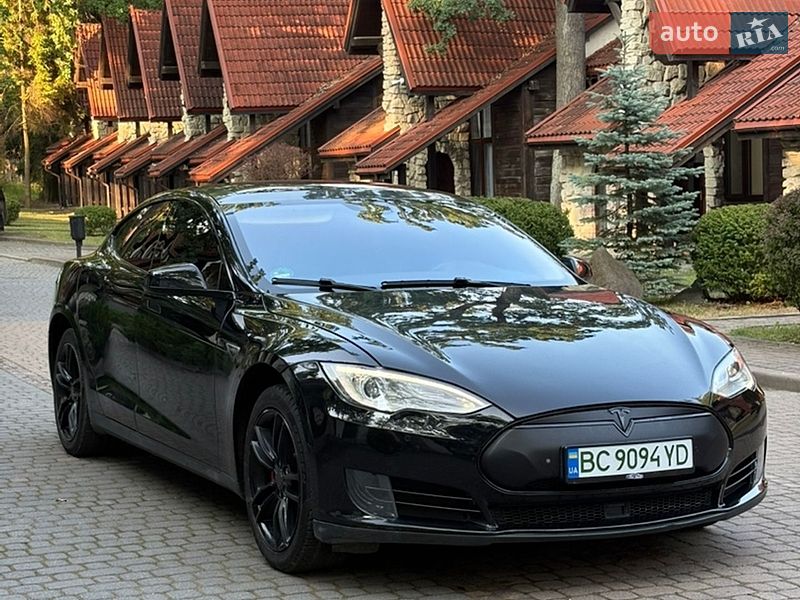 Лифтбек Tesla Model S 2015 в Львове