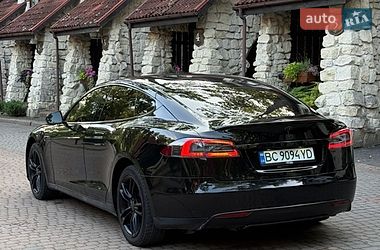Лифтбек Tesla Model S 2015 в Львове