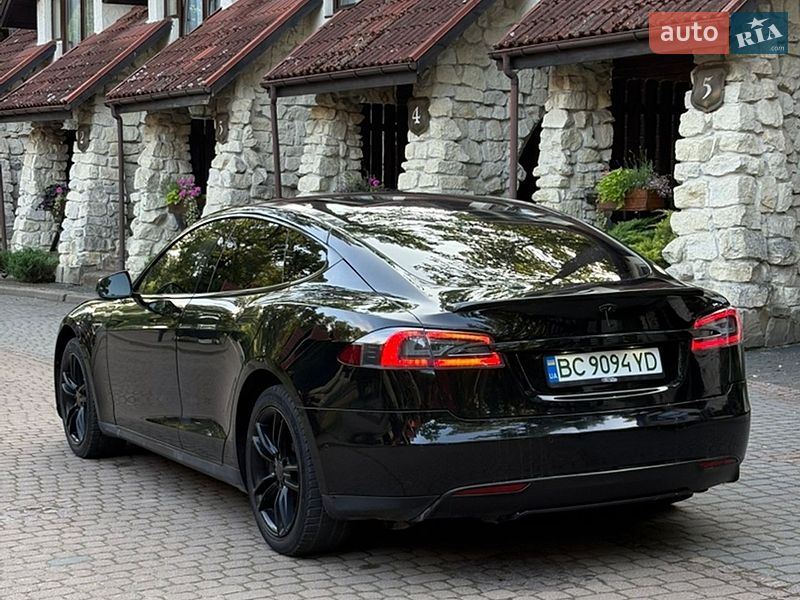 Лифтбек Tesla Model S 2015 в Львове