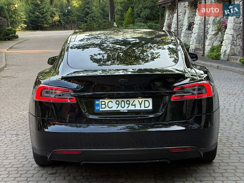 Лифтбек Tesla Model S 2015 в Львове