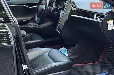 Лифтбек Tesla Model S 2015 в Львове
