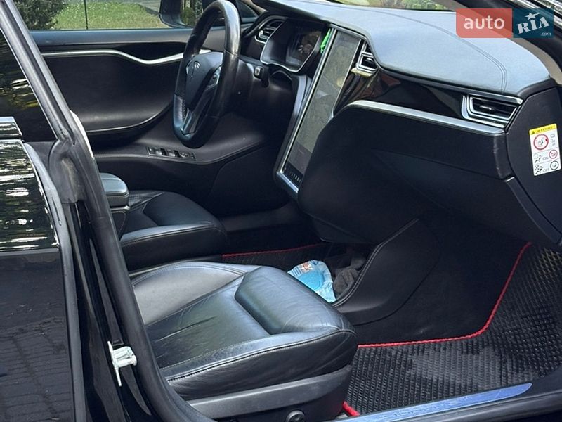 Лифтбек Tesla Model S 2015 в Львове