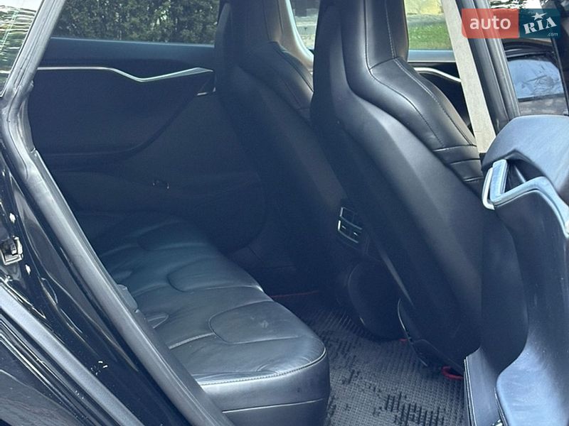 Лифтбек Tesla Model S 2015 в Львове