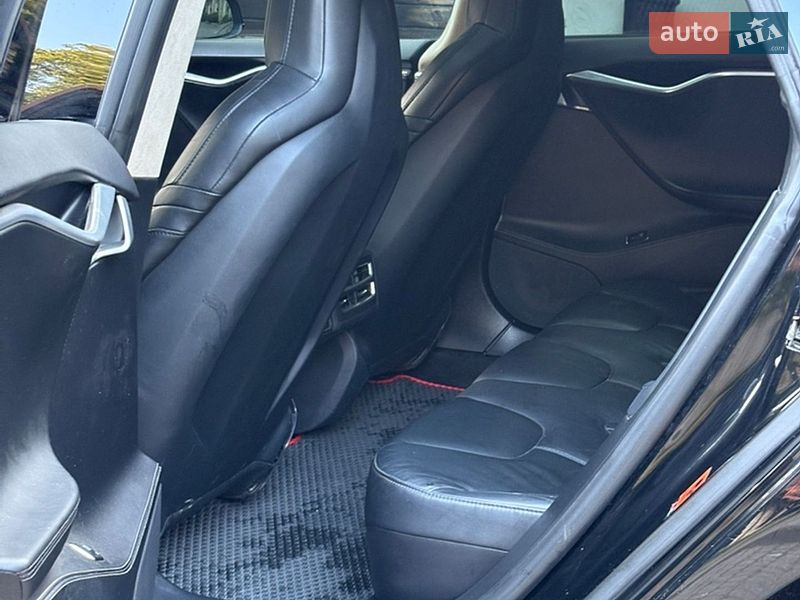 Лифтбек Tesla Model S 2015 в Львове
