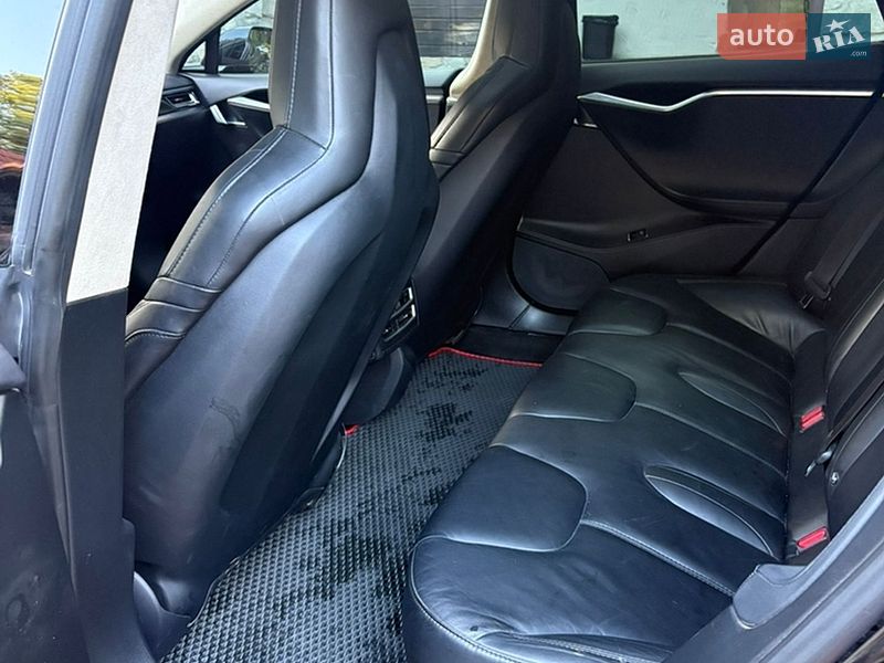Лифтбек Tesla Model S 2015 в Львове