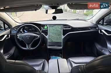 Лифтбек Tesla Model S 2015 в Львове