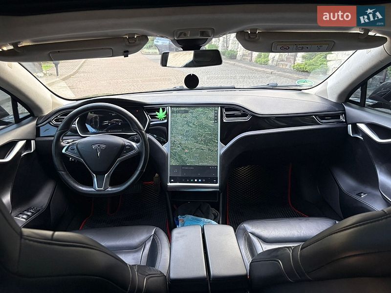 Лифтбек Tesla Model S 2015 в Львове