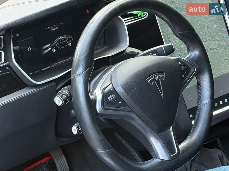 Лифтбек Tesla Model S 2015 в Львове