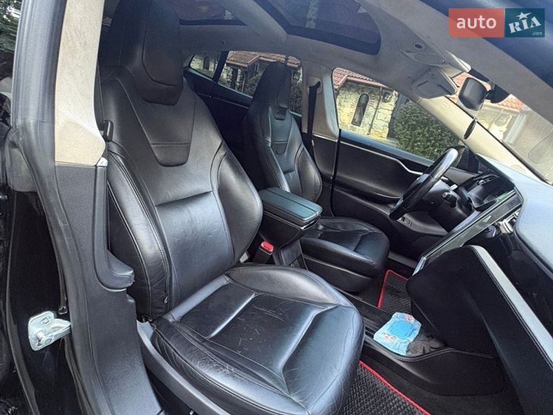 Лифтбек Tesla Model S 2015 в Львове