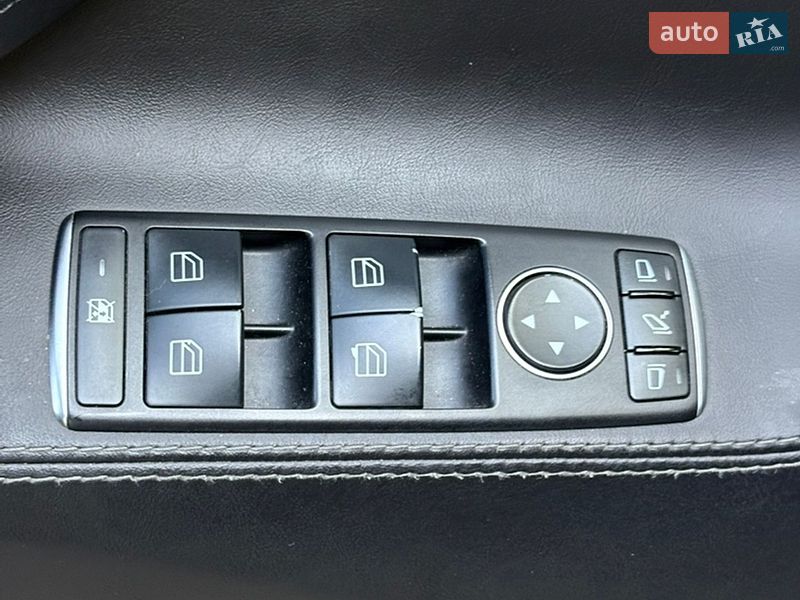 Лифтбек Tesla Model S 2015 в Львове