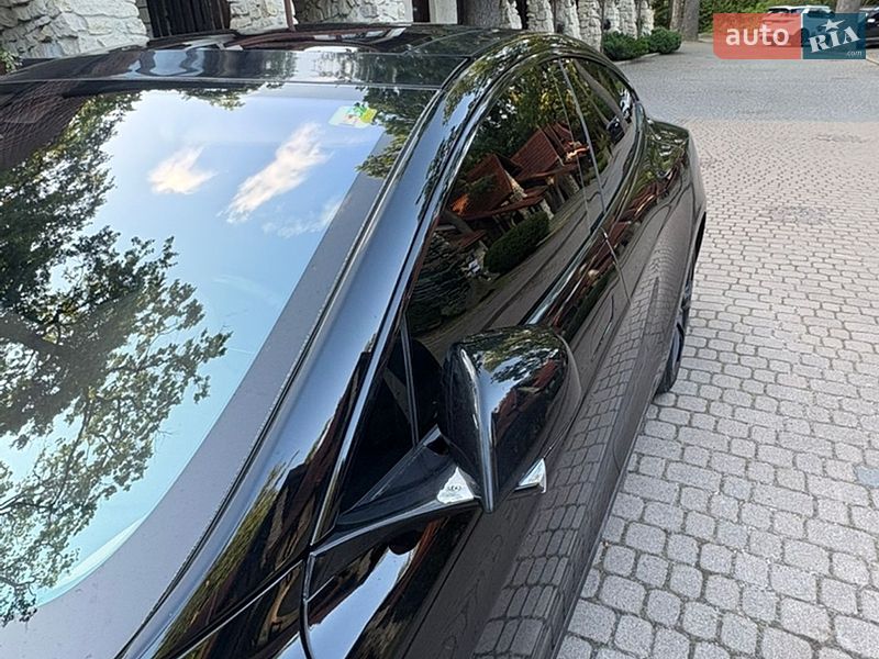 Лифтбек Tesla Model S 2015 в Львове