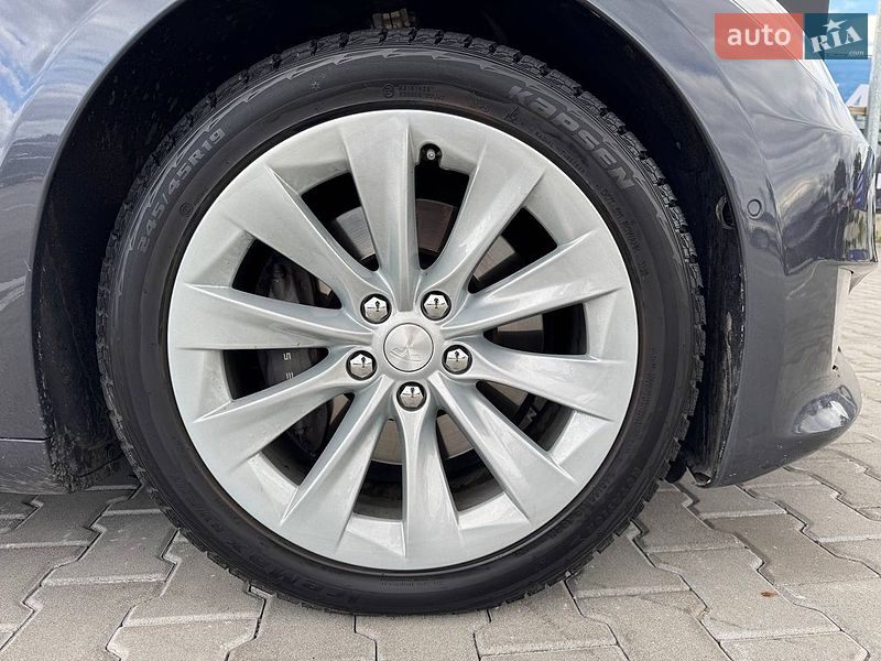 Лифтбек Tesla Model S 2018 в Киеве фото 5 Лифтбек Tesla Model S 2018 в Киеве