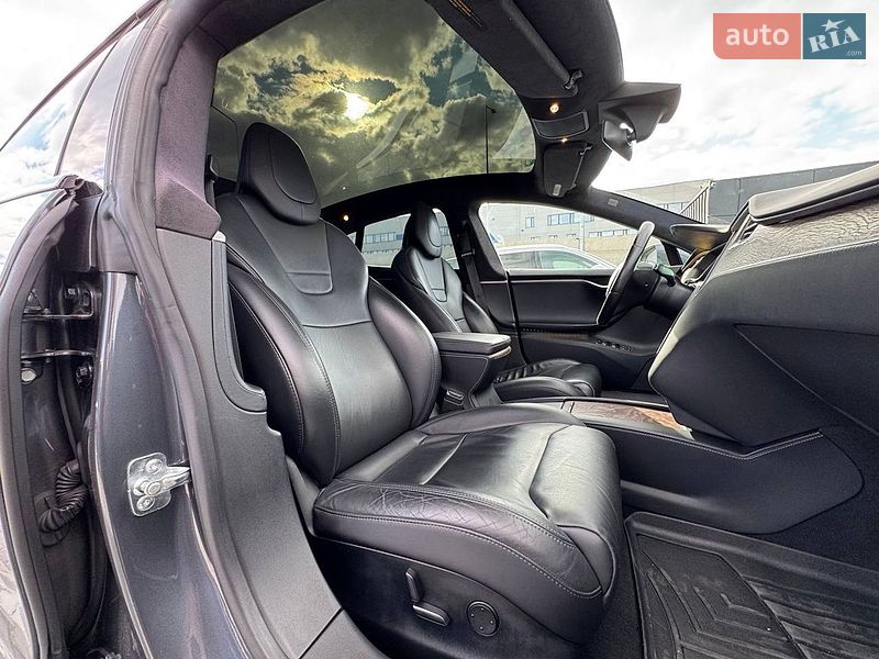 Лифтбек Tesla Model S 2018 в Киеве фото 13 Лифтбек Tesla Model S 2018 в Киеве