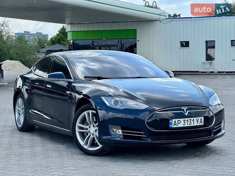 Tesla Model S 2014