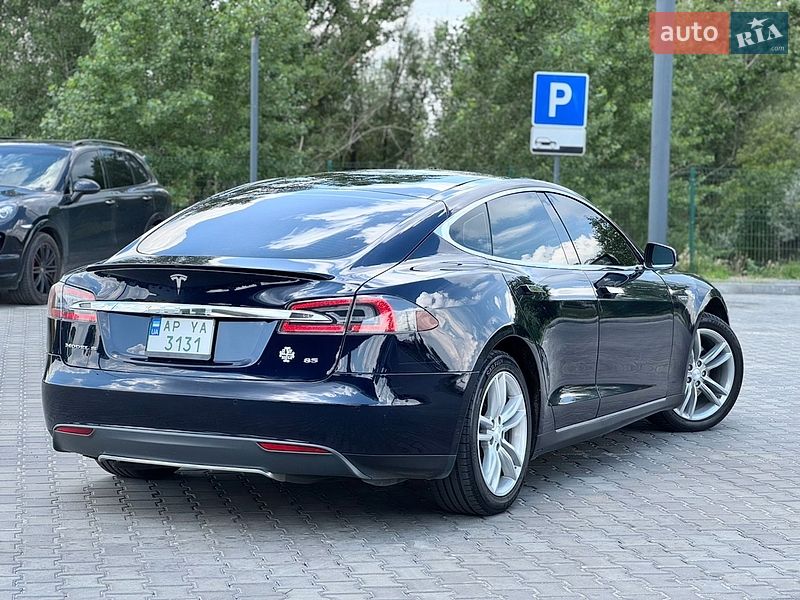 Лифтбек Tesla Model S 2014 в Днепре