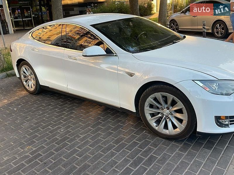 Лифтбек Tesla Model S 2013 в Киеве фото Лифтбек Tesla Model S 2013 в Киеве