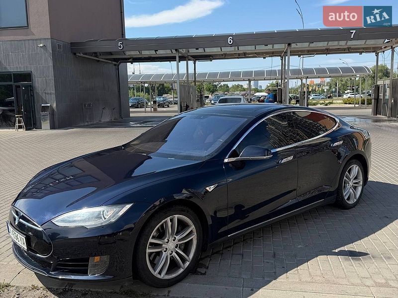 Ліфтбек Tesla Model S 2013 в Києві