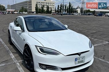 Лифтбек Tesla Model S 2016 в Киеве фото Лифтбек Tesla Model S 2016 в Киеве