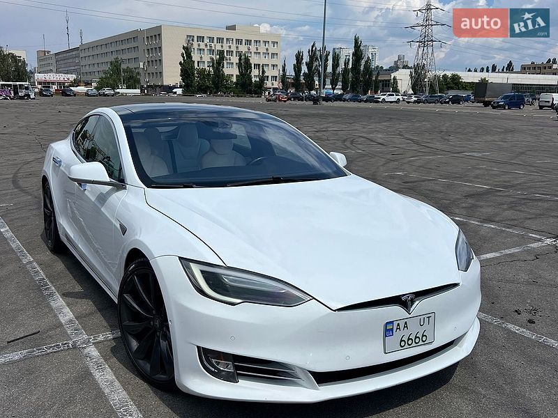 Лифтбек Tesla Model S 2016 в Киеве фото Лифтбек Tesla Model S 2016 в Киеве