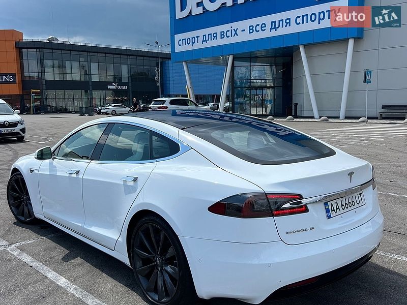 Лифтбек Tesla Model S 2016 в Киеве фото 3 Лифтбек Tesla Model S 2016 в Киеве