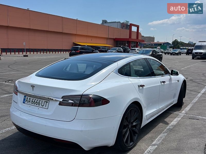 Лифтбек Tesla Model S 2016 в Киеве фото 4 Лифтбек Tesla Model S 2016 в Киеве