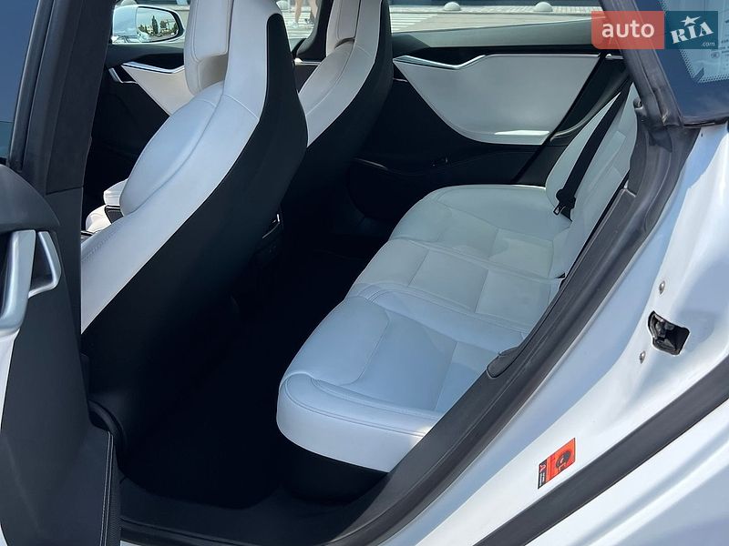 Лифтбек Tesla Model S 2016 в Киеве фото 7 Лифтбек Tesla Model S 2016 в Киеве