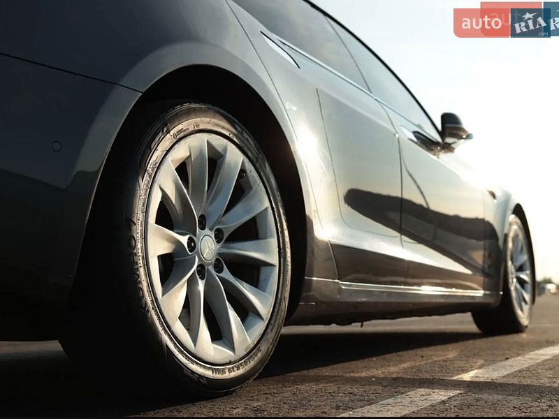 Лифтбек Tesla Model S 2017 в Львове фото 9 Лифтбек Tesla Model S 2017 в Львове