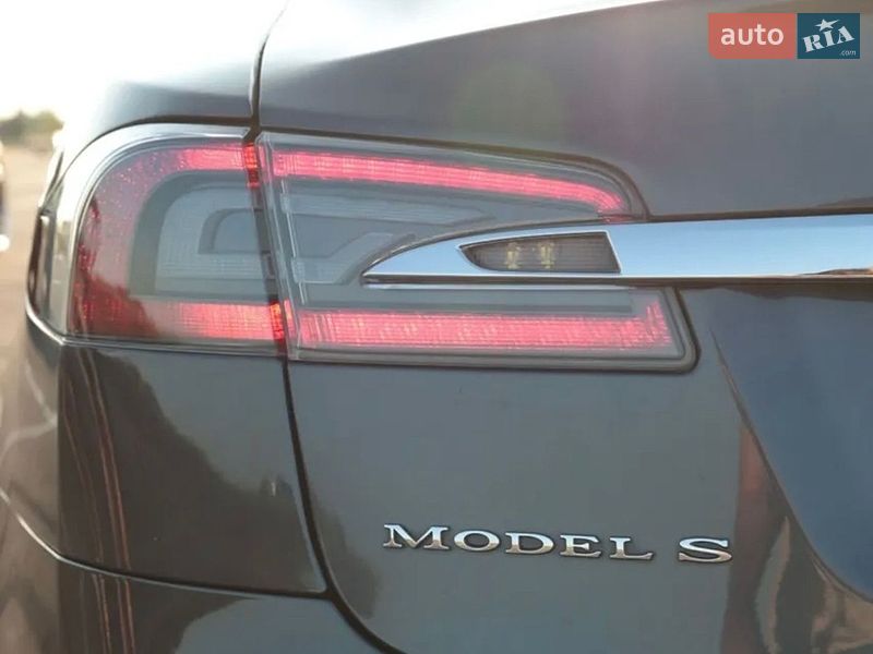 Лифтбек Tesla Model S 2017 в Львове фото 16 Лифтбек Tesla Model S 2017 в Львове