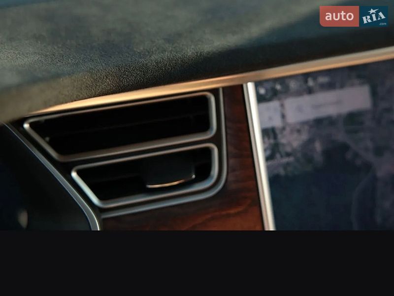 Лифтбек Tesla Model S 2017 в Львове фото 35 Лифтбек Tesla Model S 2017 в Львове