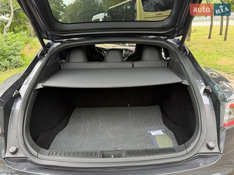 Лифтбек Tesla Model S 2016 в Днепре