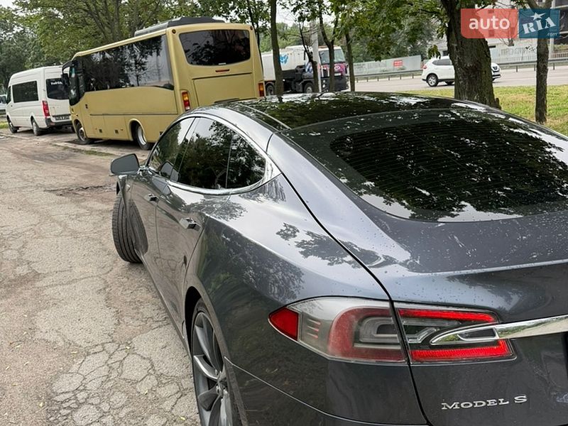 Лифтбек Tesla Model S 2016 в Днепре
