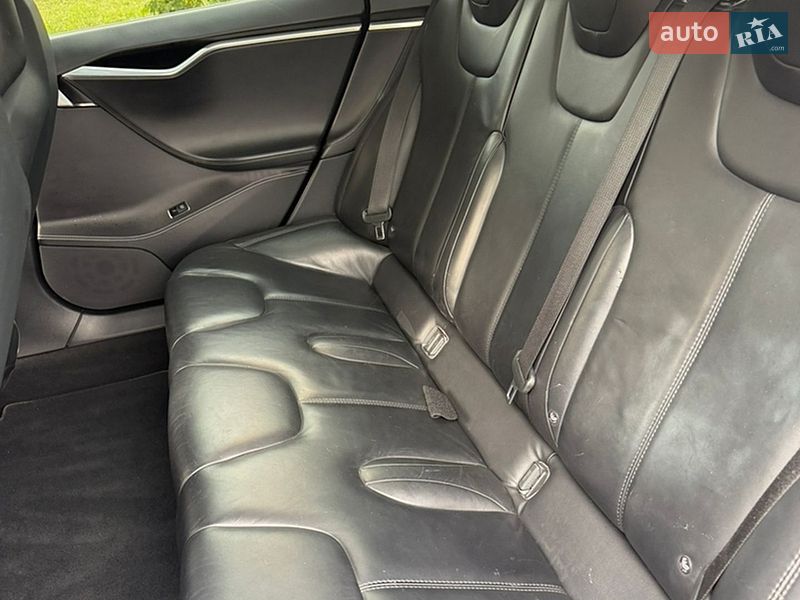 Лифтбек Tesla Model S 2016 в Днепре