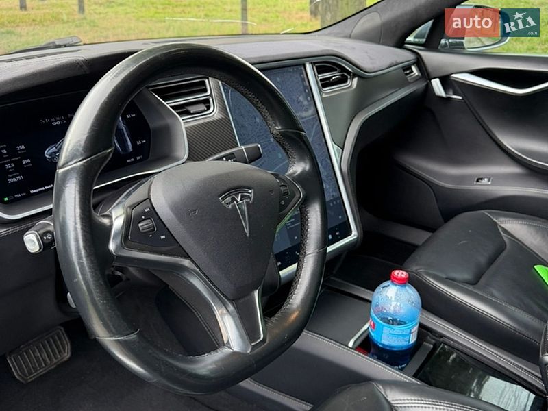 Лифтбек Tesla Model S 2016 в Днепре