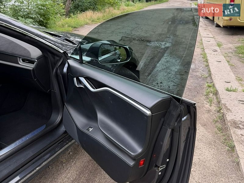 Лифтбек Tesla Model S 2016 в Днепре