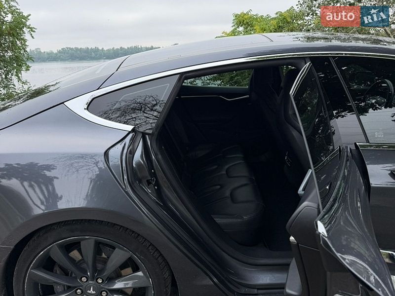 Лифтбек Tesla Model S 2016 в Днепре