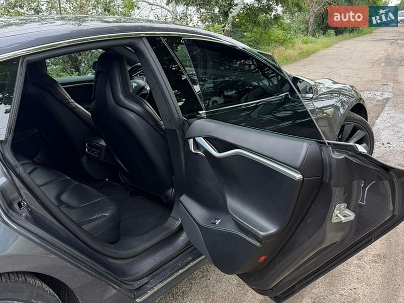 Лифтбек Tesla Model S 2016 в Днепре